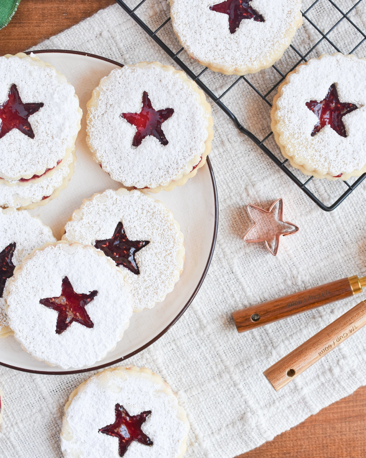 Raspberry Linzer Rounds