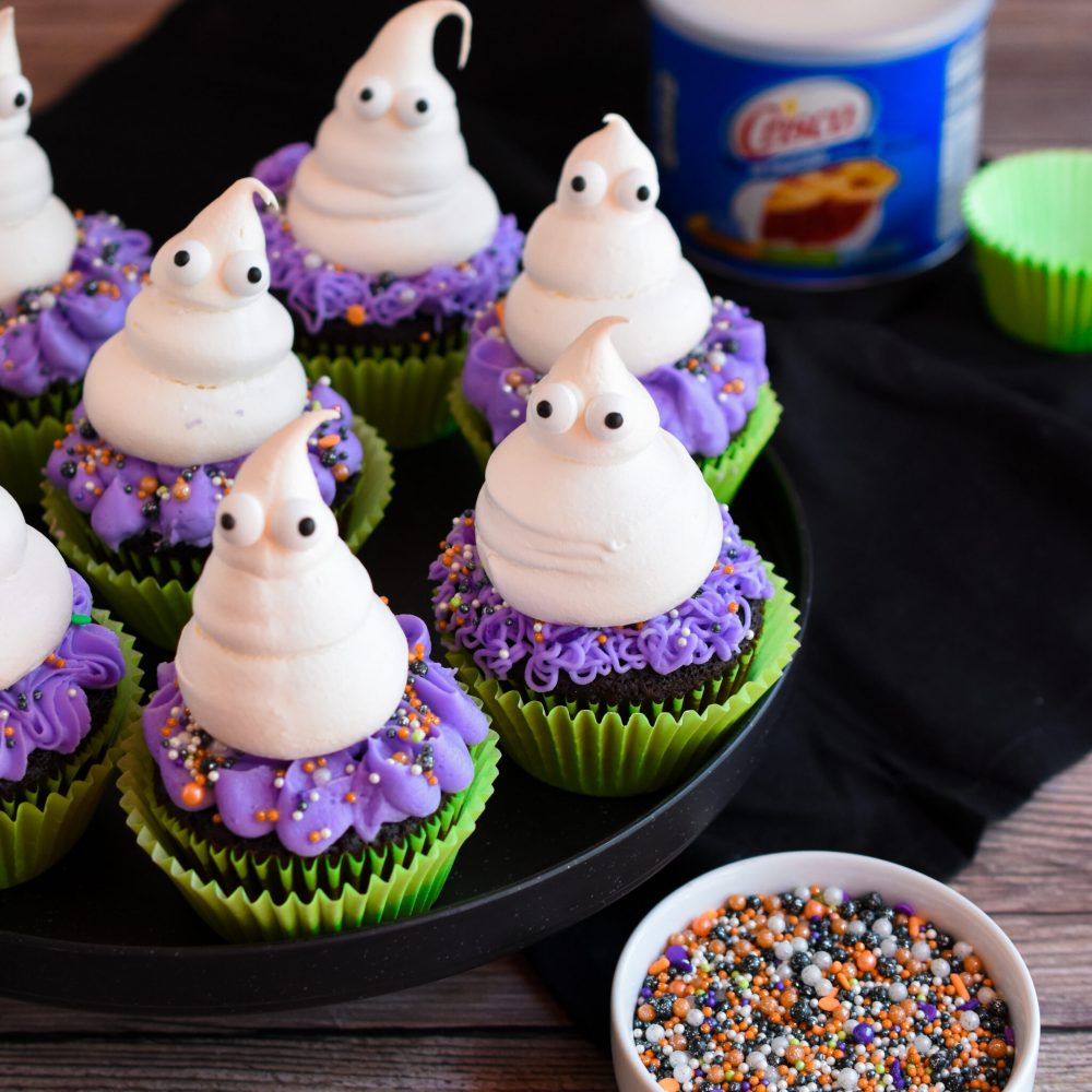 Halloween Chocolate Cupcakes with Meringue Ghosts (10)