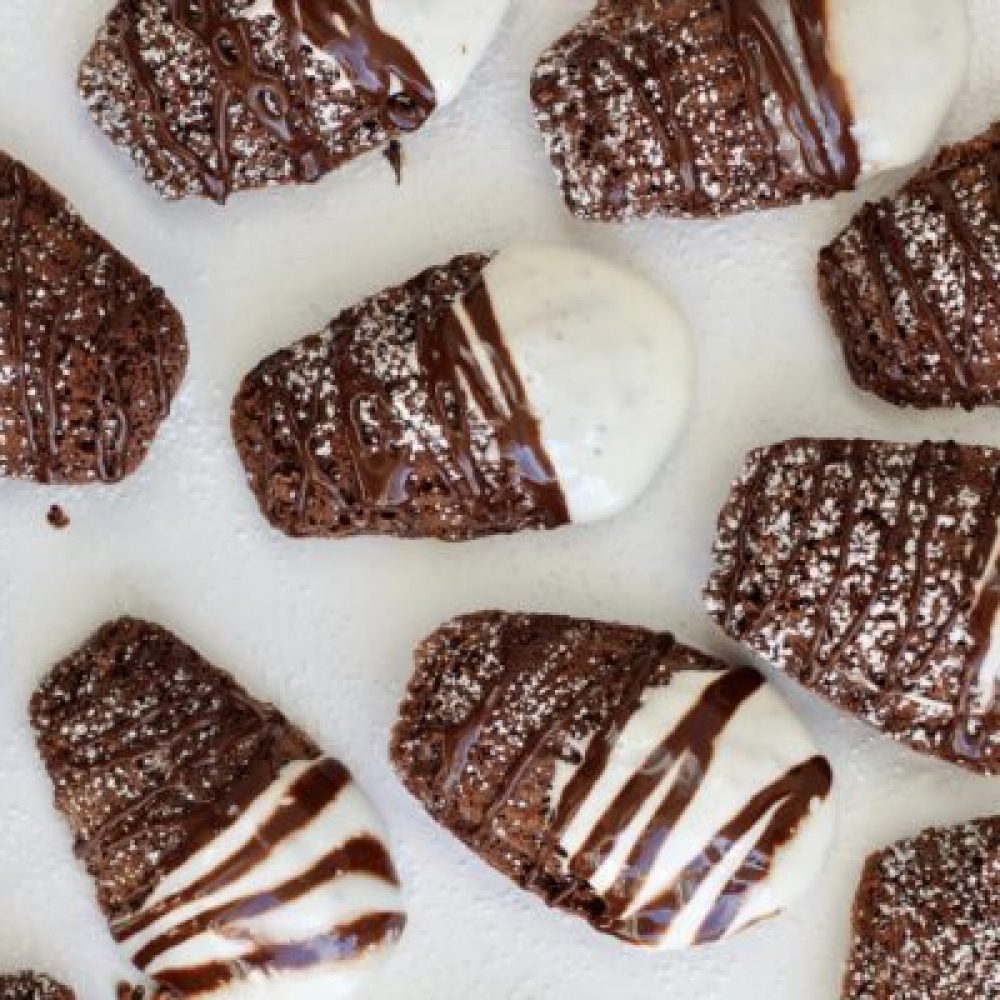 Hot-Chocolate-Madeleines-with-Marshmallow-Creme-Chocolate-Drizzle-Recipe