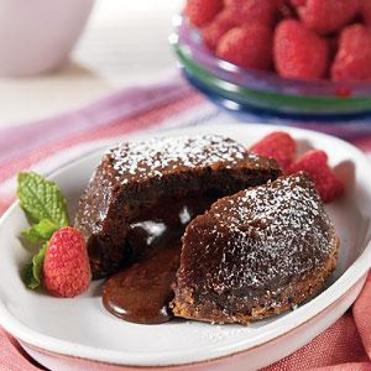 molten-chocolate-cakes-with-raspberries